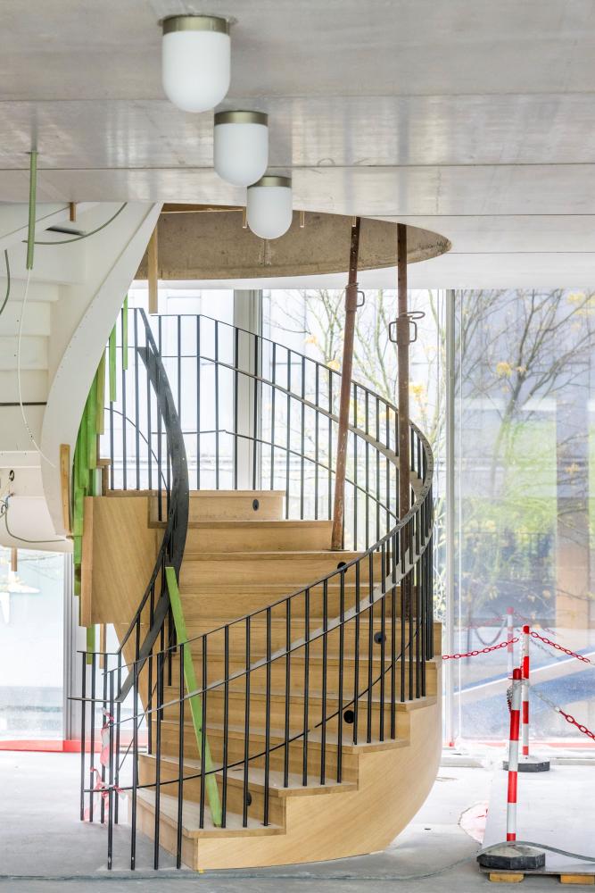 Trap in het nieuw gebouw