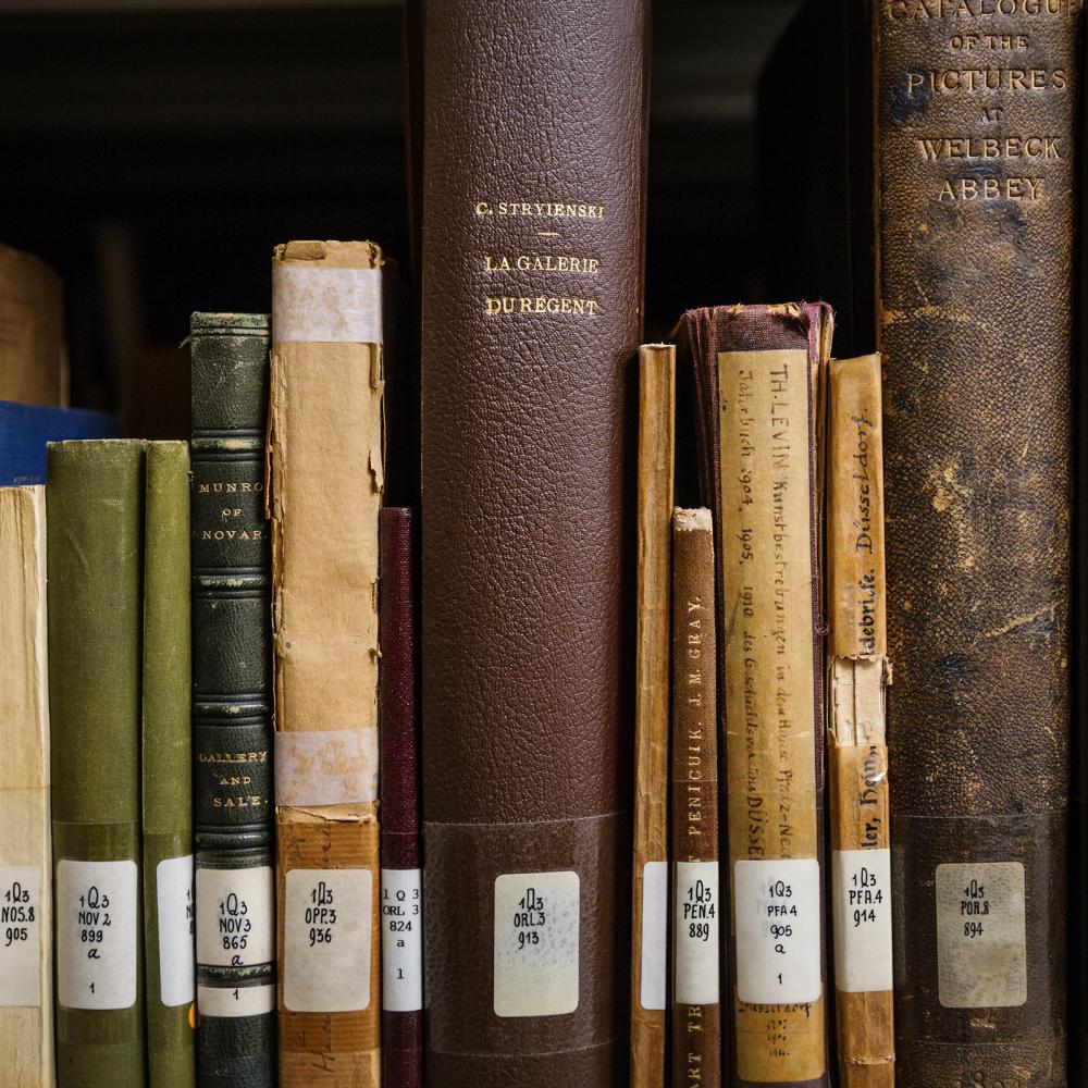 Tour 3: Nose through books